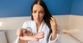 چگونه ریزش مو بعد از زایمان را کنترل کنیم؟