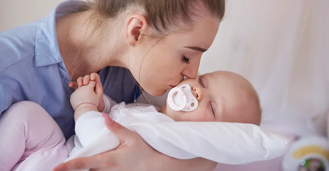 چه زمانی باید پستانک نوزاد را تعویض کنیم؟