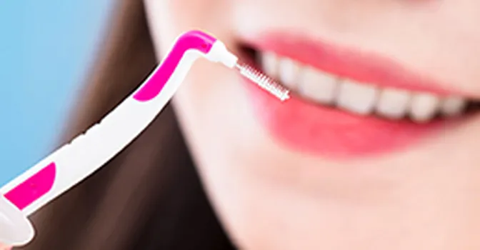 آشنایی با مسواک بین دندانی و روش استفاده از آن