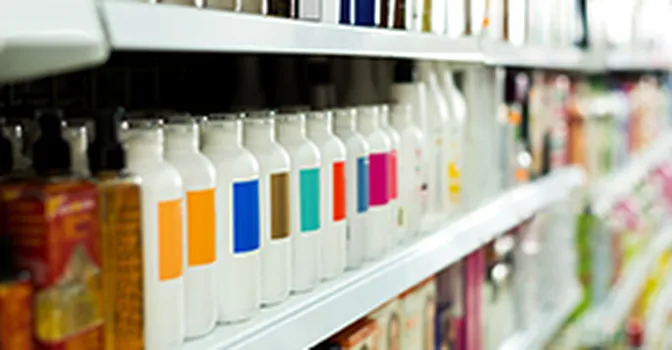 ترکیبات مضر درون محصولات مو؛ چرا باید از سولفات، سیلیکون و پارابن دوری کنید؟