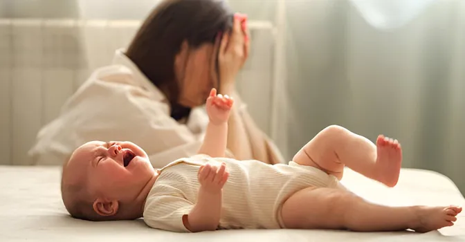 دلایل گریه نوزاد و روش‌های آرام کردن او
