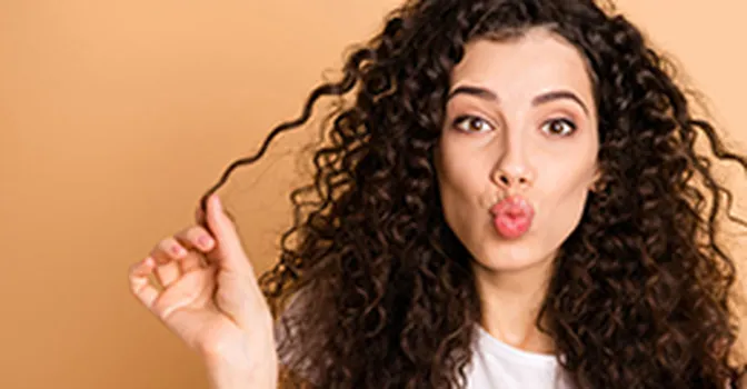 راهنمای انتخاب محصولات مراقبتی برای موهای فر و مجعد