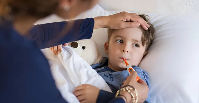 راهنمای پایین آوردن تب کودک در خانه