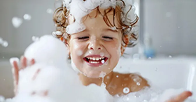 آشنایی با ویژگی های شامپو کودکان و تفاوت آن با شامپو بزرگسالان