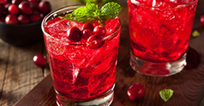 آبمیوه توت خرس یا کرنبری برای پیشگیری از عفونت مجاری ادراری مفید است