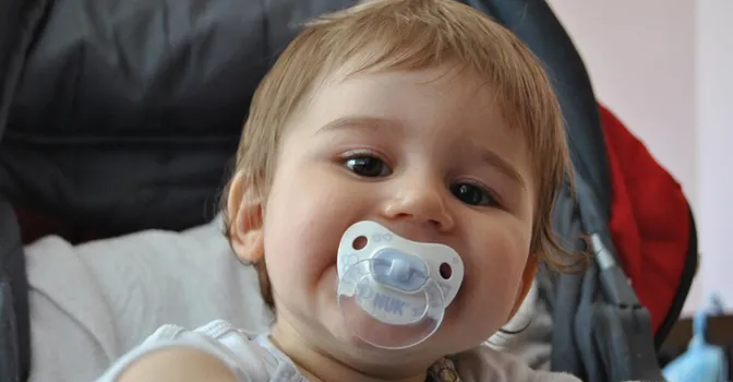 پستانک ارتودنسی چیست؟