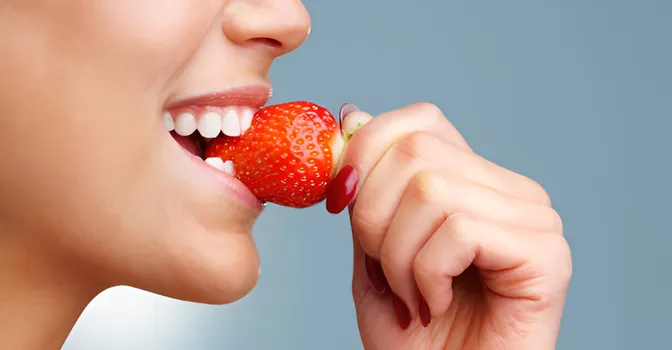 کاندوم دهانی چیست و از چه بیماری‌هایی جلوگیری می‌کند؟